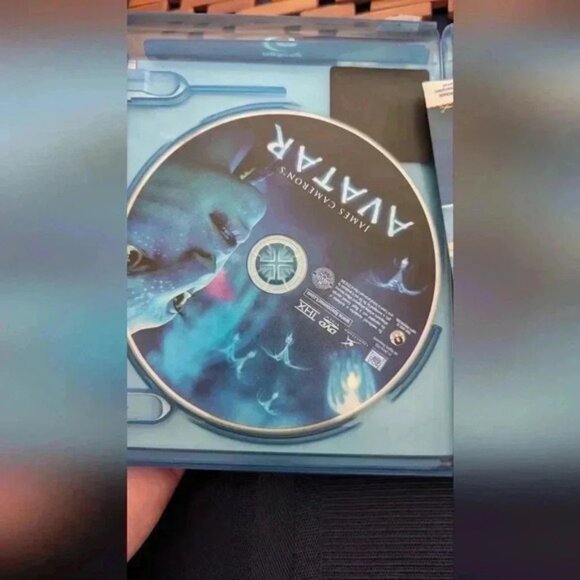 Avatar DVD And Blu-ray (EUC) - Picture 3 of 4